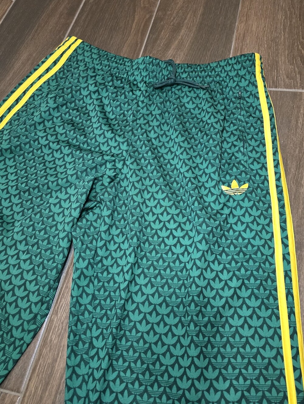 ADIDAS ORIGINALS FIREBIRD MONOGRAM LOGO TREFOIL TRACK PANTS GREEN KD0396 Sz M,2x - Picture 2 of 7